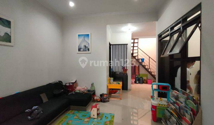 Rumah Bagus Semi Furnished di Batununggal, Bandung 1