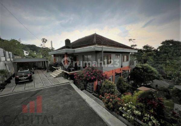 Rumah Villa Di Bandung Asri Dan Luas - Bangunan Bagus Dan Kokoh 1