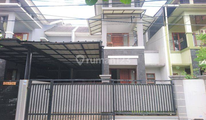 Bagus, Rumah 2 Lantai, Siap Huni di Villa Grand Galaxy, Bekasi 1