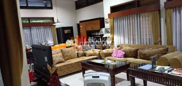 Rumah di pinggir jalan besar Majapahit 2