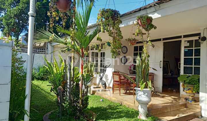 Rumah Antapani lokasi di jalan raya arteri, dijual cepat, lokasi strategis