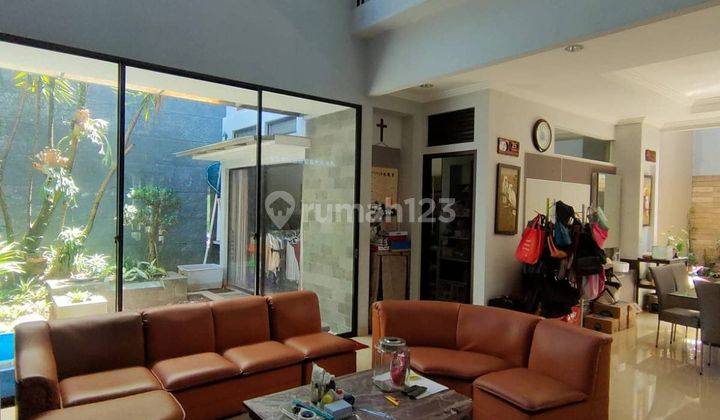 Rumah Bagus Nyaman Dua Lantai Siap Huni Mainroad di Setraduta Hegar Bandung 2