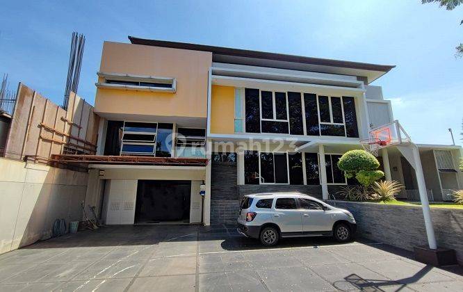 Rumah mewah dengan swimming pool, 2 lantai Furnished Boulevard Graha Padma, Semarang Barat 1