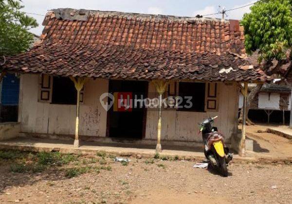 Rumah lama di daerah Karanganyar Gunung 1