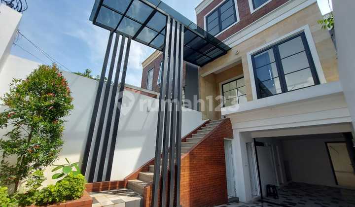 Rumah Baru Sangat Modern Minimalis Dengan Lingkungan Asri Di Bintaro. 2