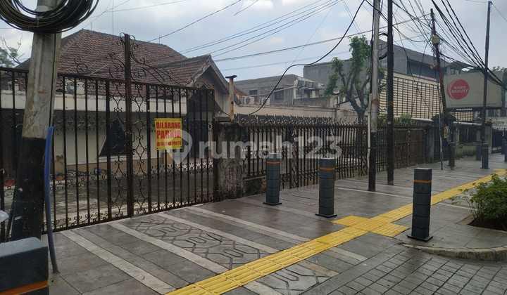 Rumah Lama Harga Bagus Sangat Menarik Lokasi Jalan Raya Wolter Mongonsidi, Jakarta Selatan
