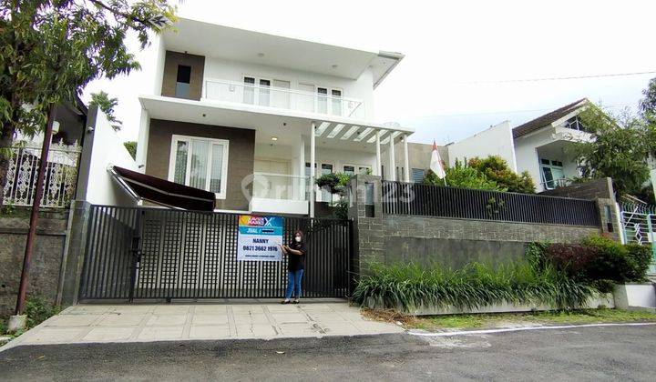 RUMAH mewah ada kolam renang di Papandayan 2