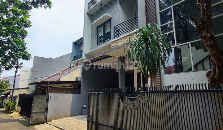 Rumah minimalis depan taman, tebet barat 1