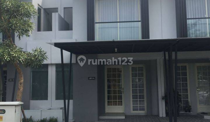 Disewakan Rumah Baru Grand Pakuwon Queensland Surabaya 1