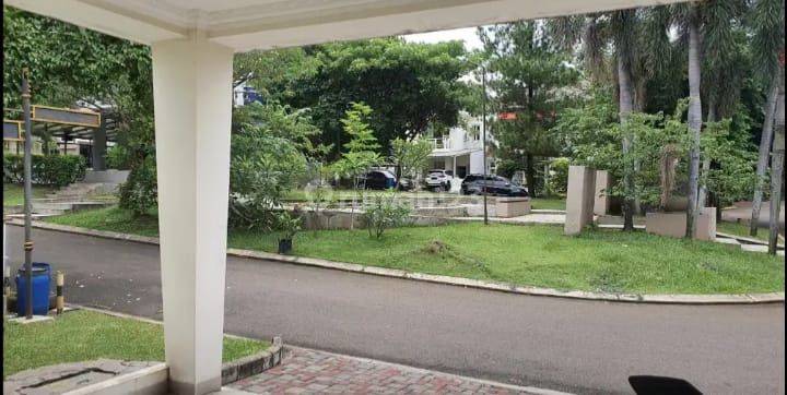 Rumah Hadap Taman Di Jual di Legenda Wisata 1