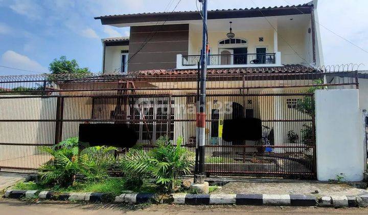 Dijual Rumah Siap Huni
Bintaro Sektor 3A Tangerang Selatan 1