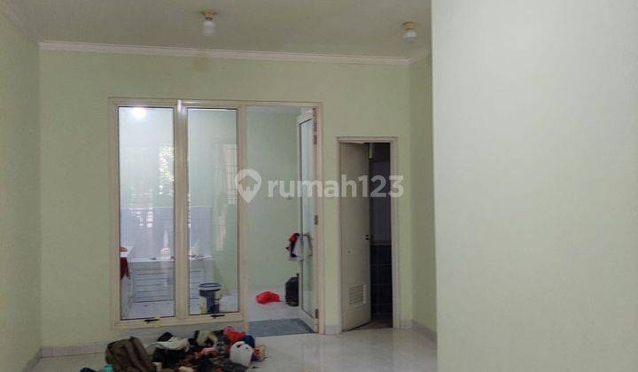 Disewakan cepat Rumah 2 lantai di Taman Semanan Indah 2