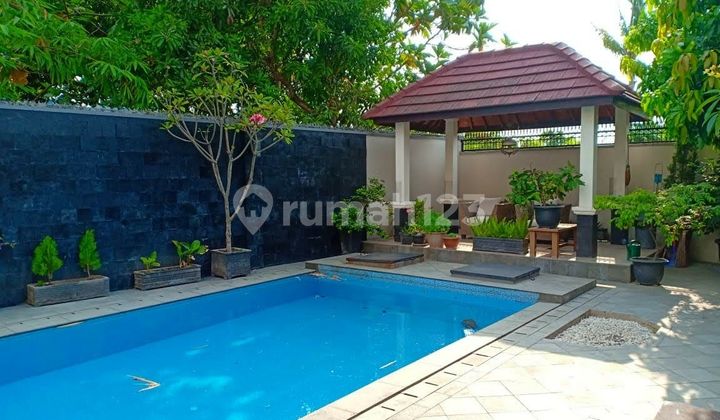 Rumah Mewah Kolam Renang 2