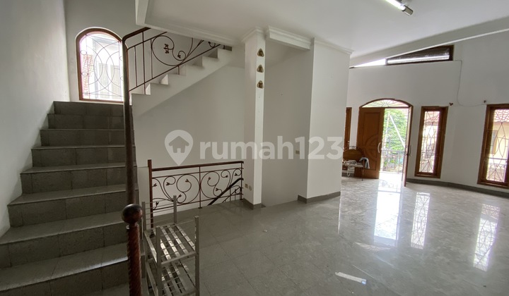 Rumah Siap Huni baru Renovasi Di Tomang Central