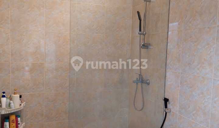 Rumah Hook 3 Lantai di Komp. Hii, Nego Sampai Deal 2