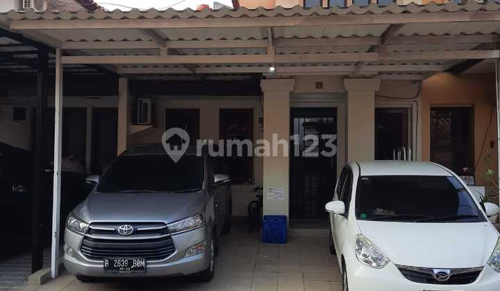 Rumah di Taman Parahyangan 7 No. 6 - Lippo Karawaci