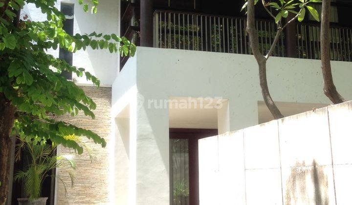 kan Rumah 2 Lantai Full Furnished LT 276 m2 LB 224 m2 di Isen International Living Surabaya 1