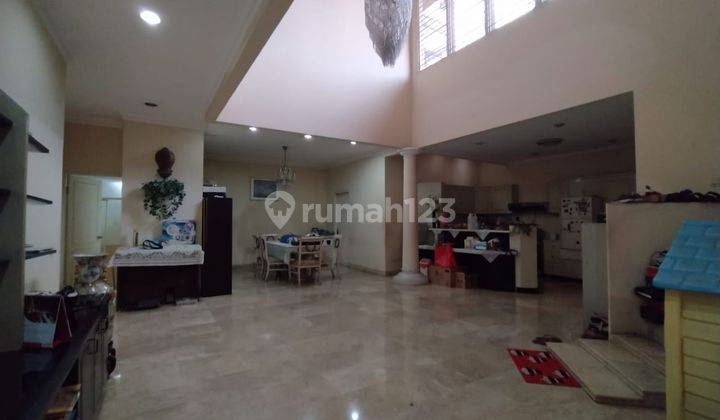 Dijual Rumah bagus lokasi bagus di Intercon Taman kebon Jeruk 2