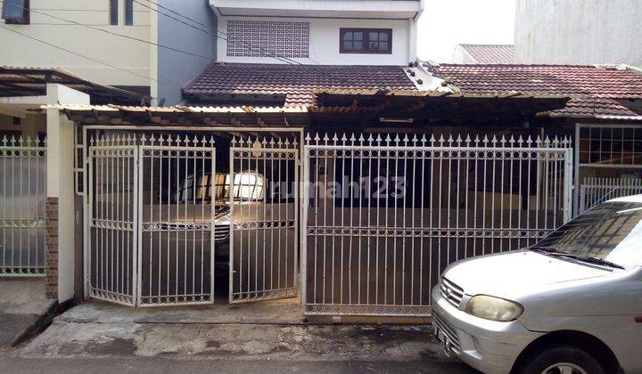 Dijual Rumah SHM 2.5 Lantai di Perumahan Taman Aries 1