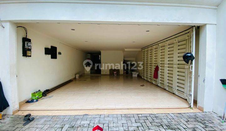 Rumah 2 Lantai 6 Kamar Private Pool di Kemang, Jakarta Selatan 2