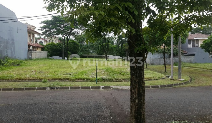 land in a housing complex