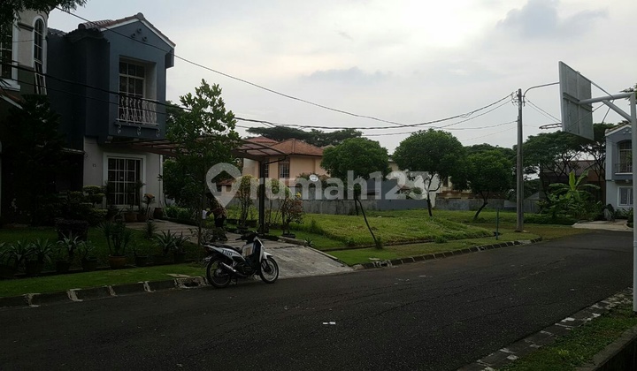 land in a housing complex