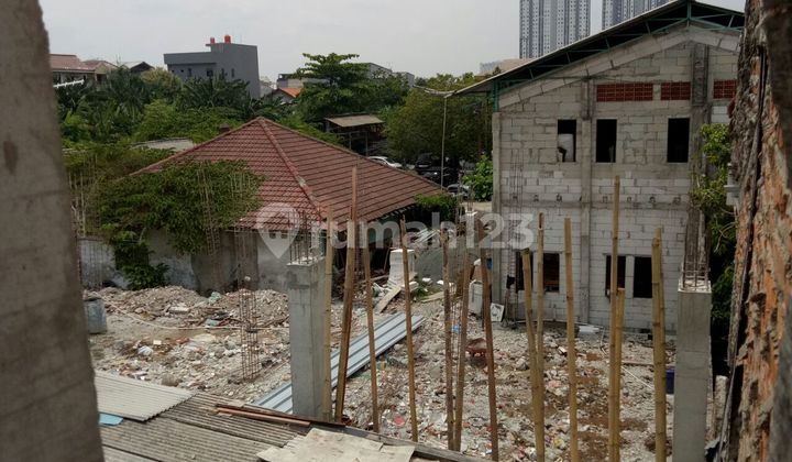Tanah berada dilokasi super strategis Jl.RS Ancol , Cocok untuk perkantoran, apartemen dll