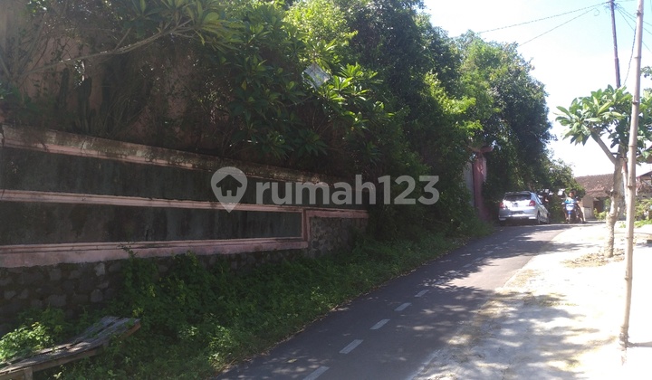 The land already has a surrounding wall, suitable for a warehouse.