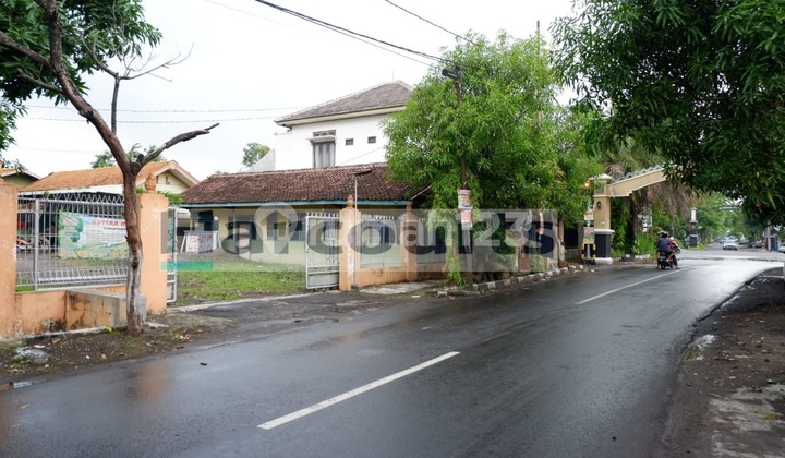 Strategic land near the Sumber Solo highway.