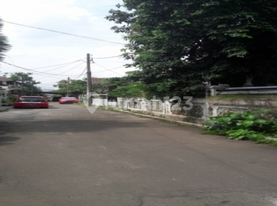 Cinere, block L behind Living Plaza, old house, land area 233 m2.