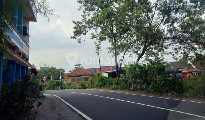 SUPER SPECIAL land on Kaliurang Street. SUPER SPECIAL land on Kaliurang Street.