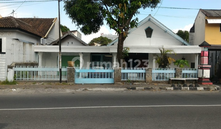 Strategic Land on Kerten Roadside, Solo