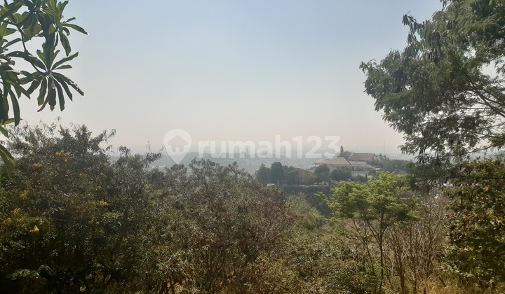 Plot with a view of the sea and the city of Semarang. 2