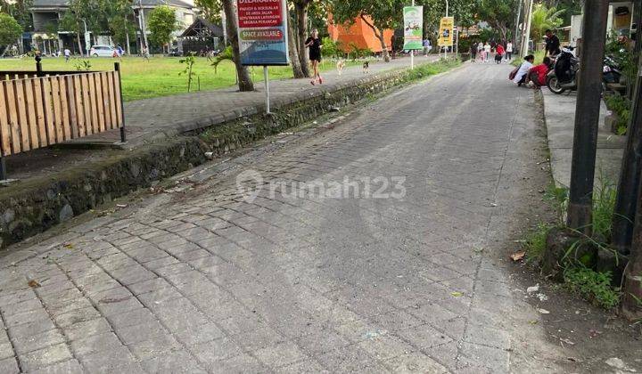 Lahan Premium Lokasi Canggu Brawa Gg. Anggrek belakang Lapangan Brawa. Lokasi Sangat Strategis Lingkungan Villa2 & dekat dengan Finn&#39;s Beach serta Restaurant2. 2