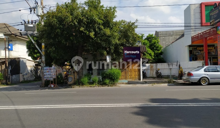 Rumah strategis jalan veteran solo 1