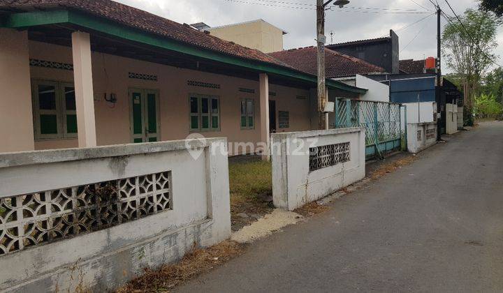 Tanah pekarangan di Condong Catur, timur Pasar Colombo,  ada bangunan lama, hanya dihitung tanah . 1