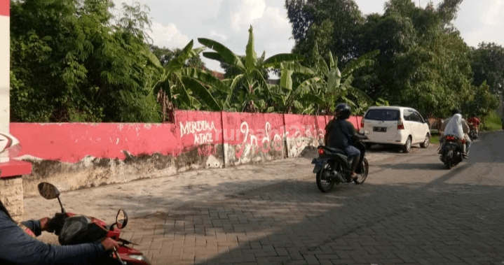 Tanah lokasi manukan pusat keramaian 1