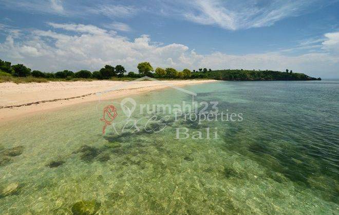 Absolute Beachfront, 11 Hectare with private Bay, Lombok Island 2