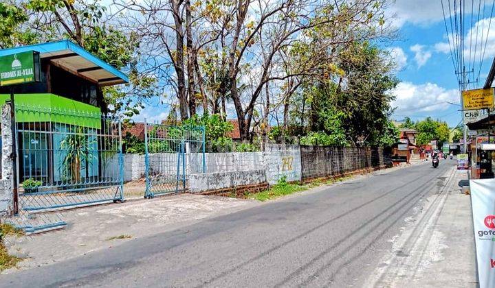 Tanah Tepi Jalan Raya Condong Catur Luas 3000 Meter 1