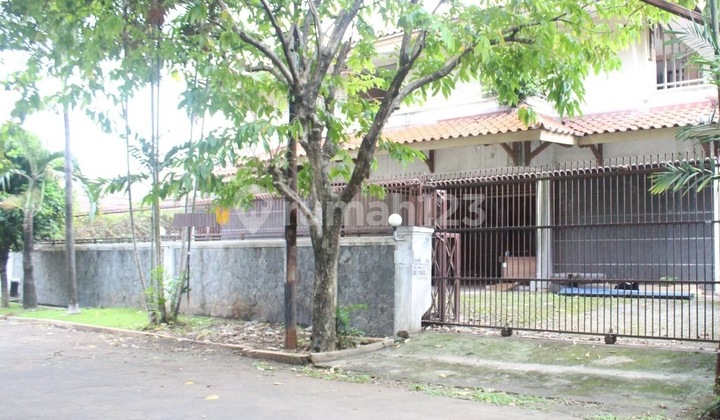 Rumah termurah hitung tanah di Simprug Golf dekat Senayan 2