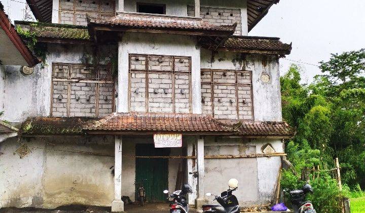 Tanah jalan utama tirta empul tampak siring 1