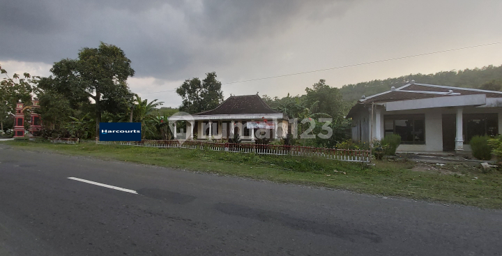 Strategic land by the main road in Bulu, Tawangsari, Sukoharjo. Strategic land by the main road in Bulu, Tawangsari, Sukoharjo.