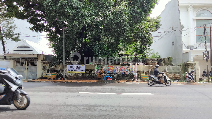 Strategic land in the city center, Jl. Bawakaraeng. Strategic land in the city center, Jl. Bawakaraeng.