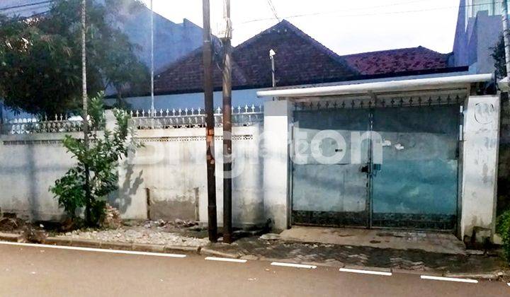 RUMAH TUA HITUNG TANAH DI JALAN KESEHATAN PETOJO JAKARTA PUSAT 1