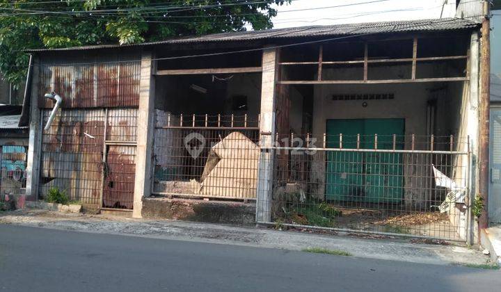 Jual gudang tua rusak . Hitung tanah saja di Jakarta Kota Tua. Jln Tiang Bendera 1