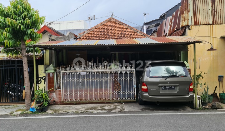 Rumah hitung tanah dekat jalan veteran solo