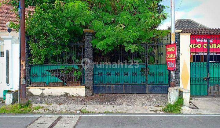 Rumah hitung tanah di tengah kota solo 1