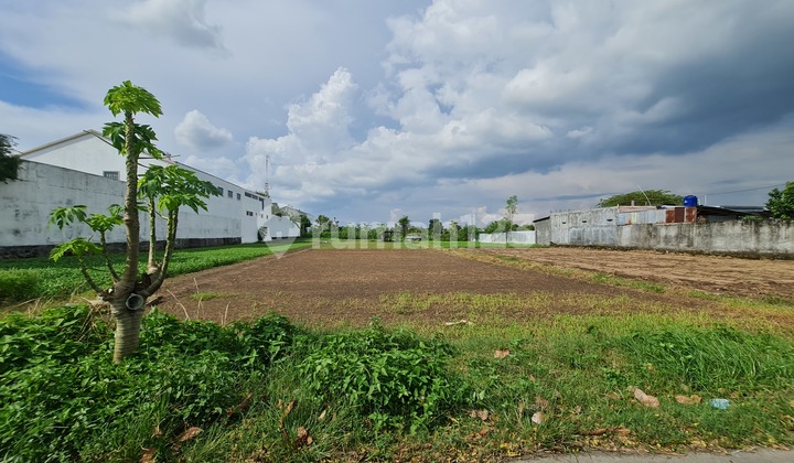 Strategic land near Adi Sumarmo Solo Airport.