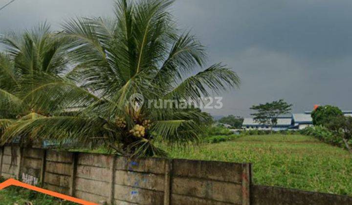 Tanah di zona industri besar di pinggir jalan 1