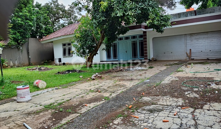 House on land, Paso Ragunan Road. House on land, Paso Ragunan Road.